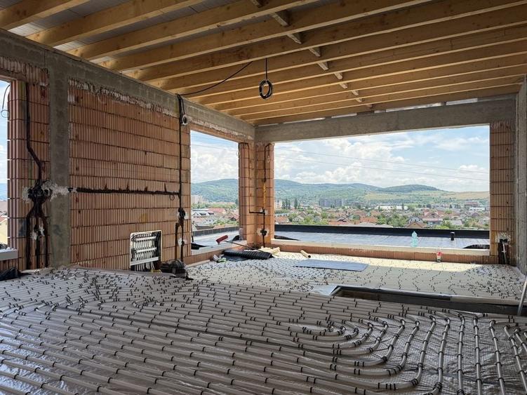 Apartament cu 3 camere decomandat în Petru Rareș