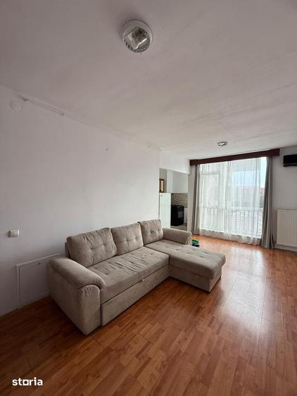 Apartament cu 4 camere semidecomandat în Central