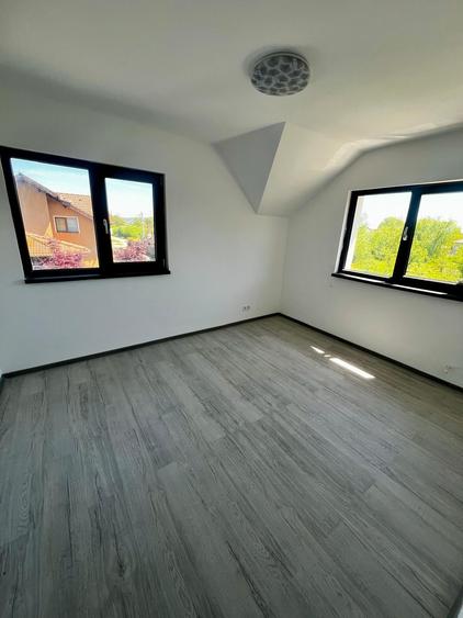 Duplex cu 5 camere cu Teren 290 Mp în Micești