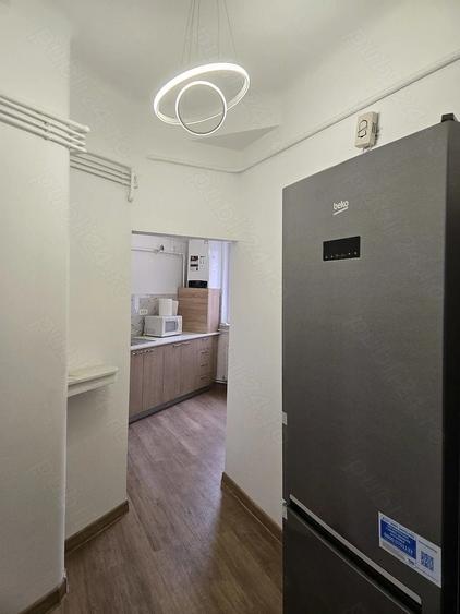 Apartament cu 4 camere decomandat în Victoriei