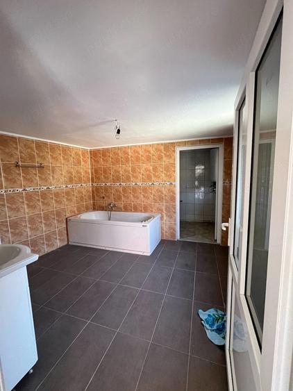 Casă cu 3 camere cu Teren 200 Mp în Carașova