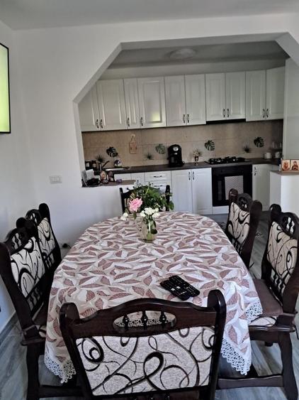 Casă cu 4 camere în Valea Seacă