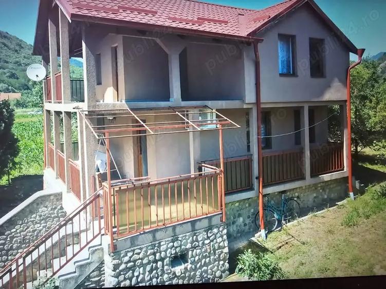 Casă cu 3 camere cu Teren 1500 Mp în Băile Herculane