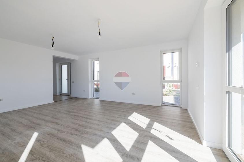 Casă individuală cu 4 camere cu Teren 263 Mp în Tractorul