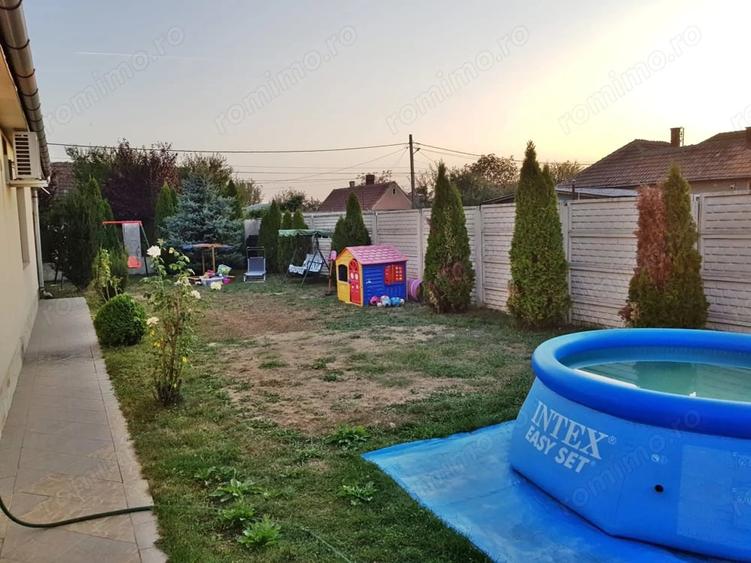 Casă cu 4 camere cu Teren 520 Mp în Sântion