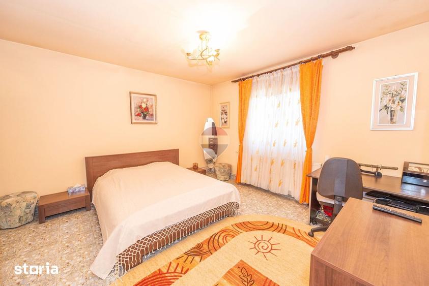 Casă cu 6 camere cu Teren 1000 Mp în Central