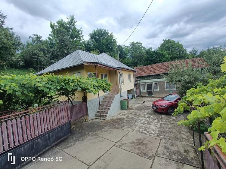 Casă cu 3 camere cu Teren 1538 Mp în Bezdead