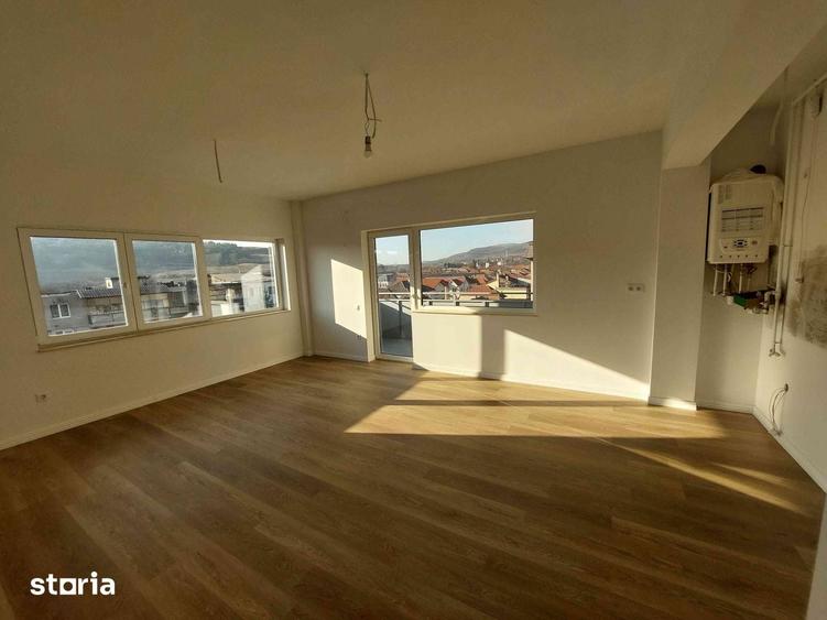 Apartament cu 3 camere în Baciu