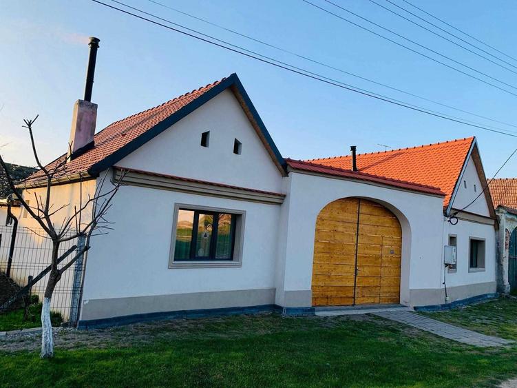 Casă cu 4 camere în Topârcea
