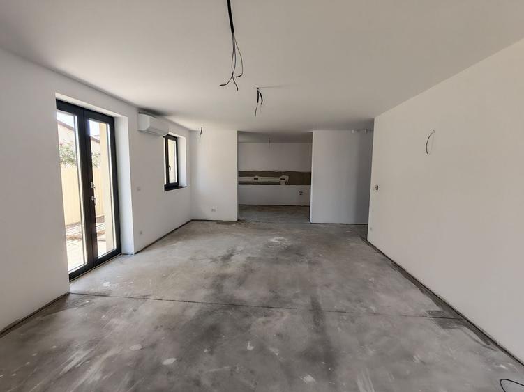 Duplex cu 4 camere cu Canalizare în Dumbrăvița