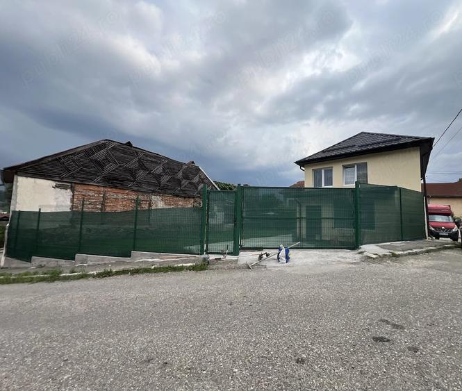 Casă cu Teren 250 Mp în Central