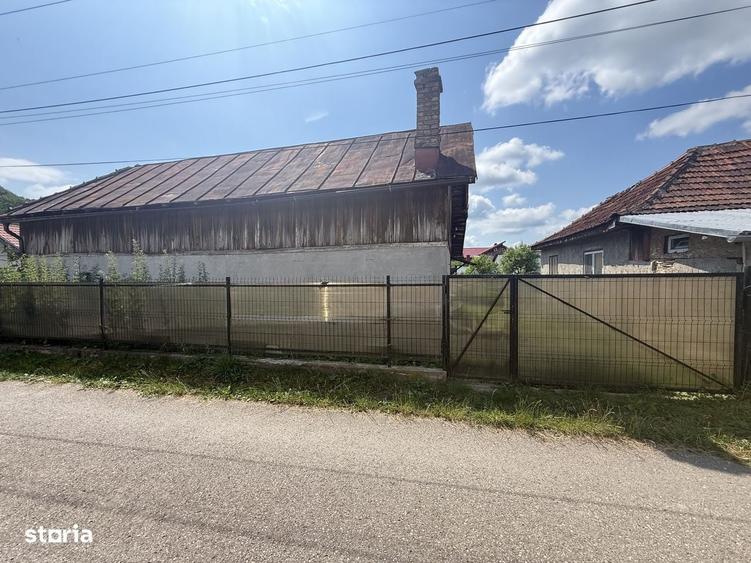 Casă cu 3 camere cu Teren 813 Mp în Adunați