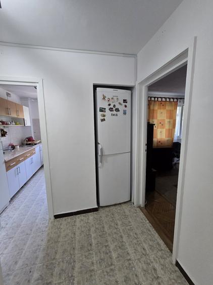 Apartament cu 3 camere decomandat în P-ța Doina