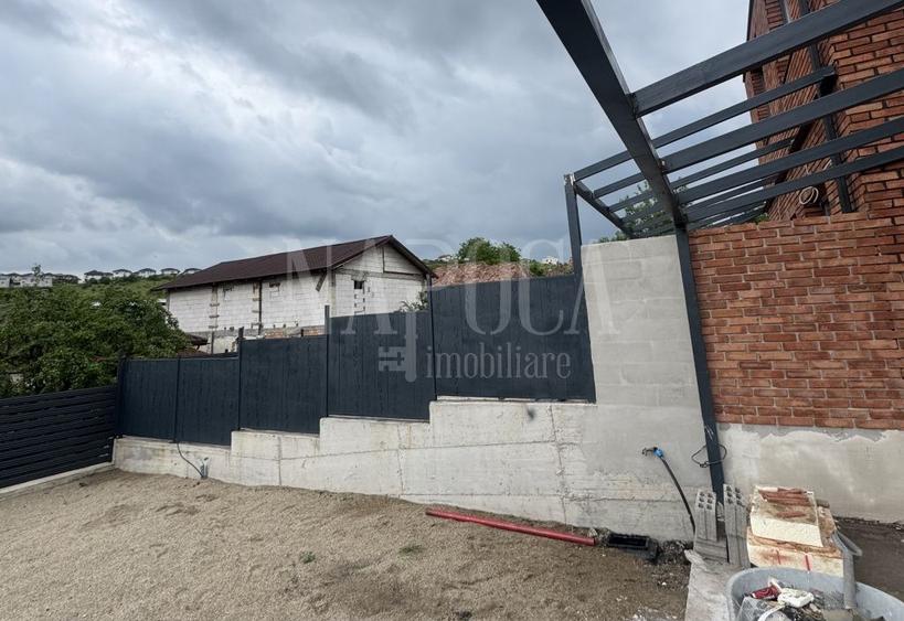 Casă individuală cu 3 camere cu Canalizare în Dezmir