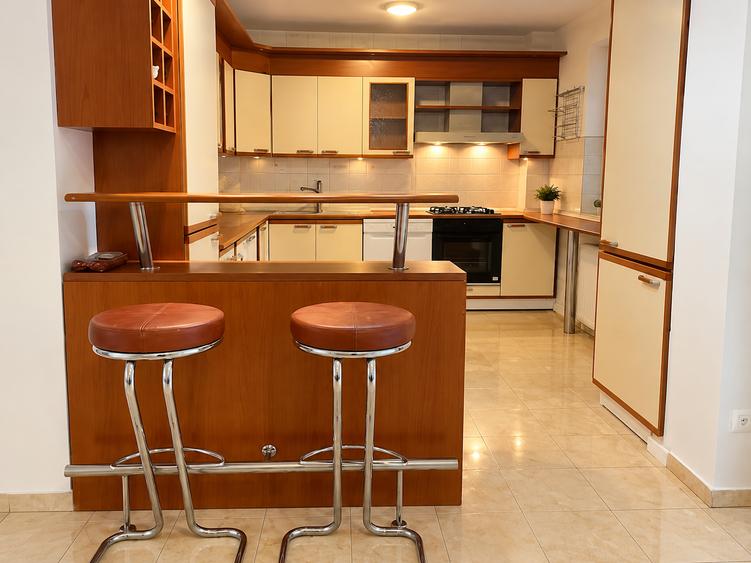 Duplex cu 5 camere cu Canalizare în Central