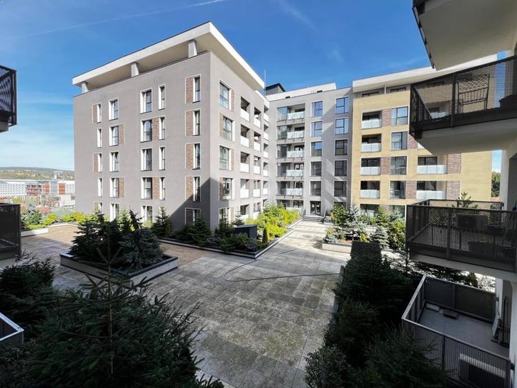Apartament cu 2 camere semidecomandat, mobilat în Central — fotografia 1