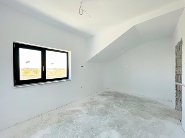 Duplex cu 3 camere cu Canalizare în Moșnița Nouă