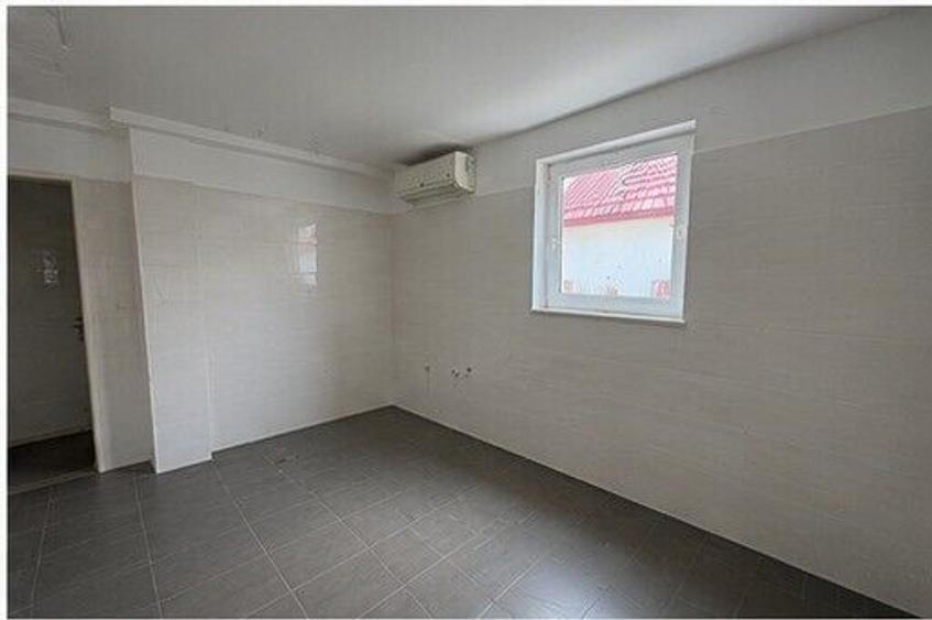 Casă individuală cu 6 camere cu Canalizare în Theodor Pallady