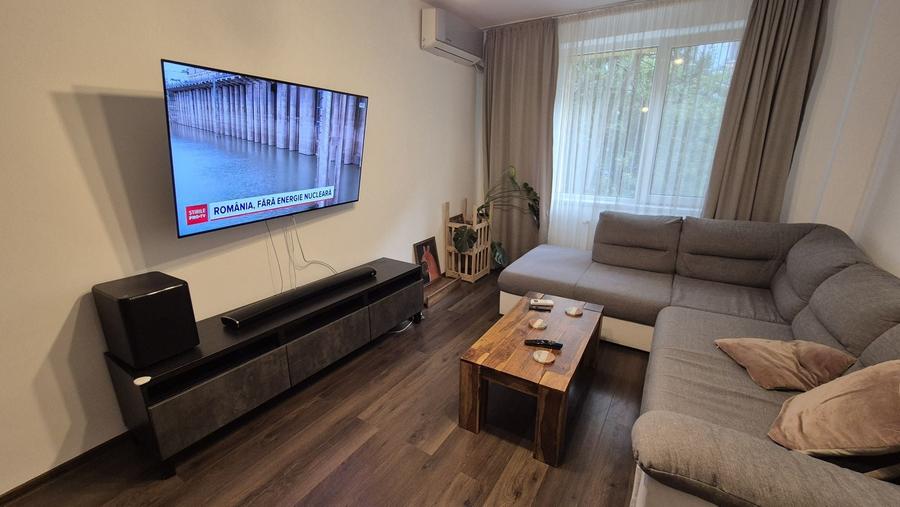 Apartament cu 3 camere decomandat în Teiul Doamnei