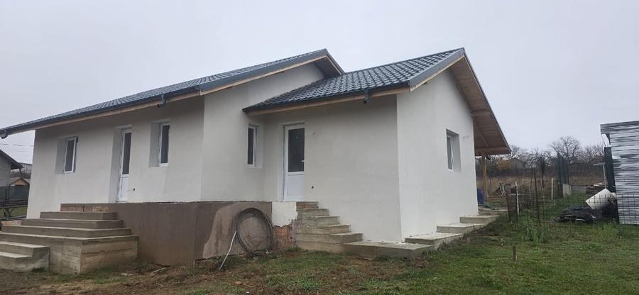 Casă individuală cu 3 camere cu Garaj în Ciurea