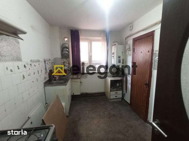 Apartament cu 3 camere decomandat în Craiovița Nouă