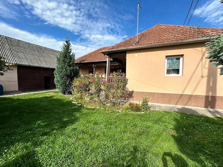 Casă cu 4 camere cu Teren 1100 Mp în Ciceu-Giurgești