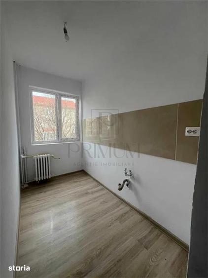 Apartament cu 4 camere semidecomandat în Circumvalațiunii