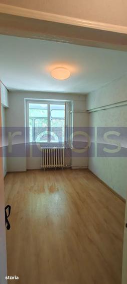 Apartament cu 3 camere decomandat în Tineretului