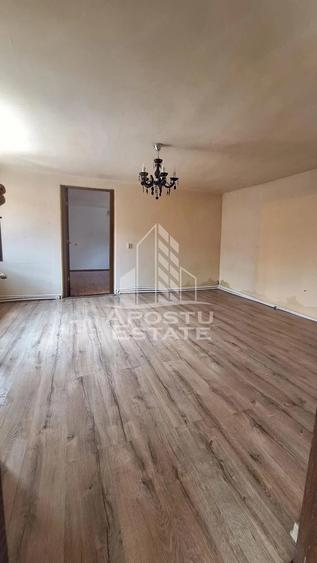 Casă cu 6 camere cu Teren 479 Mp în Crișan