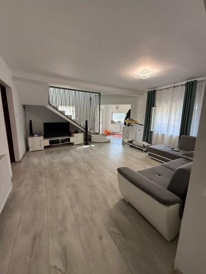 Casă individuală cu 6 camere cu Teren 2000 Mp în Coșoveni
