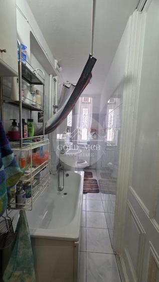 Apartament cu 5 camere decomandat în Armeneasca