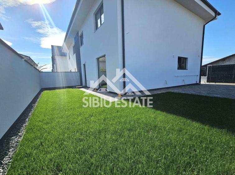 Duplex cu 4 camere cu Canalizare în Șelimbăr
