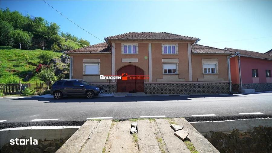 Casă cu 4 camere cu Teren 1737 Mp în Cărpinet