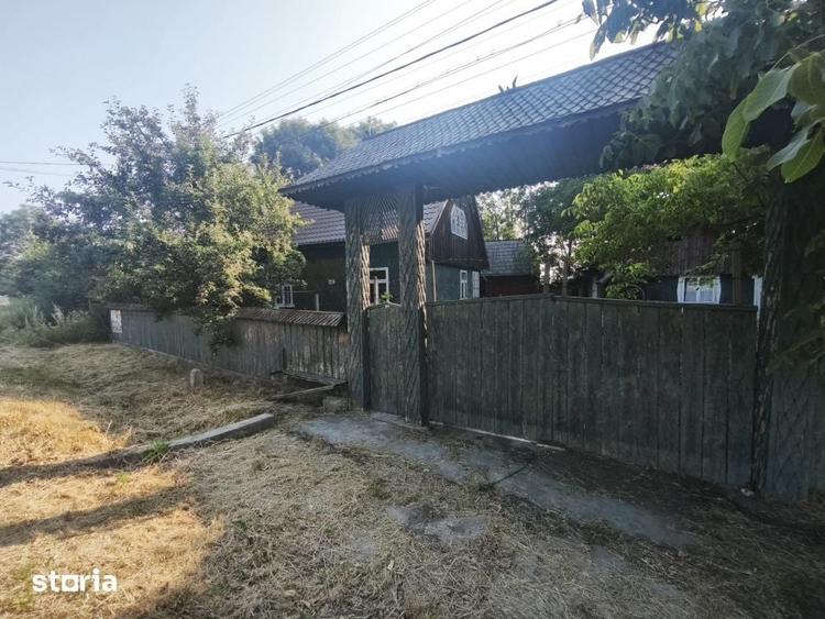Casă cu 3 camere cu Teren 6500 Mp în Adâncata