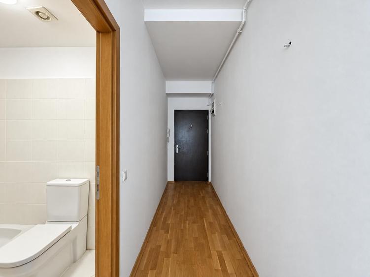 Apartament cu 3 camere semidecomandat, mobilat în Pipera