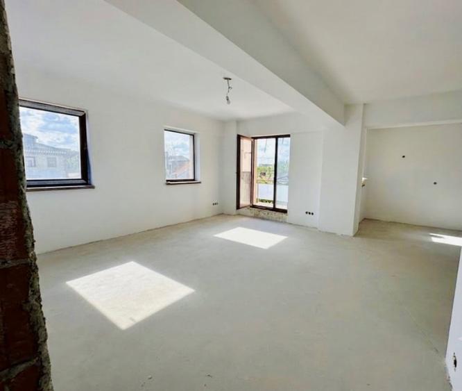 Apartament cu 3 camere decomandat în Aviației