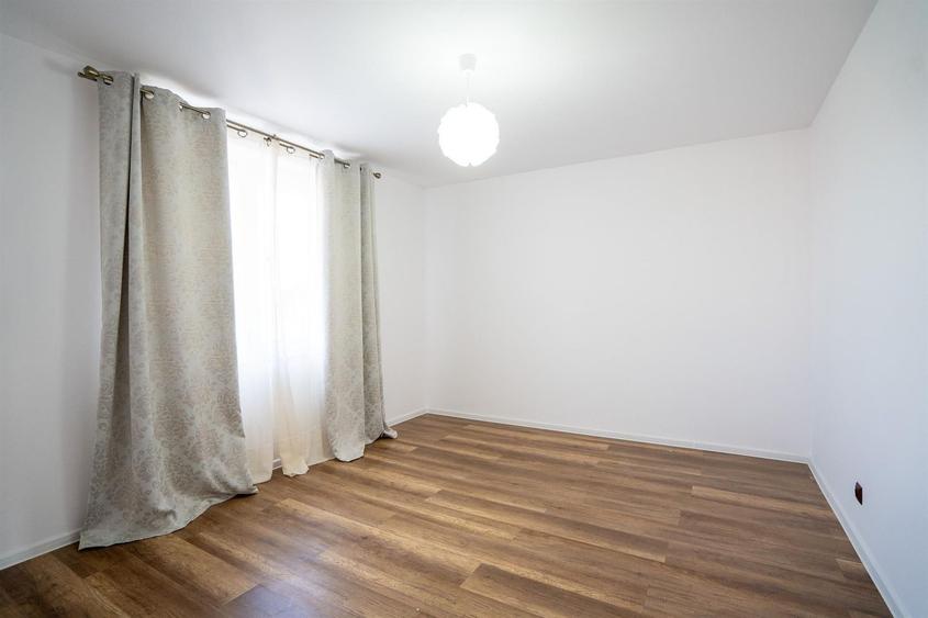 Casă individuală cu 4 camere decomandat cu Teren 270 Mp în Nojorid