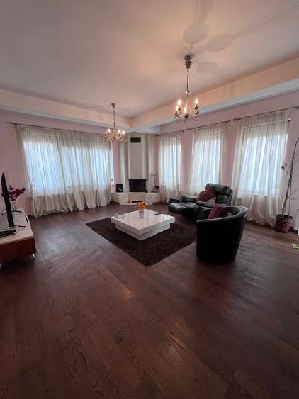 Casă cu 5 camere cu Teren 460 Mp în Prelungirea Craiovei