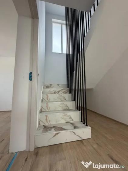 Casă cu 5 camere cu Teren 307 Mp în Malu Mare