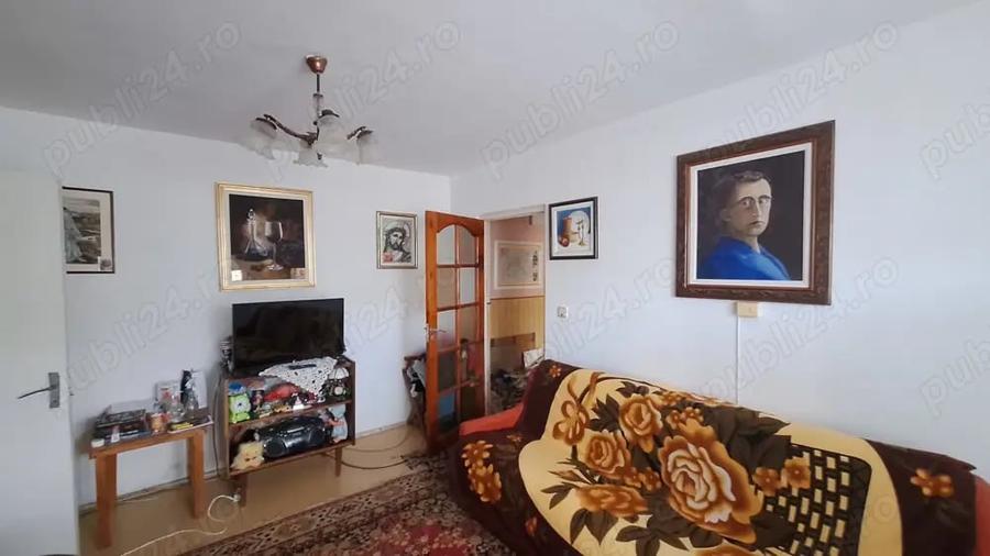 Apartament cu 3 camere semidecomandat în Central