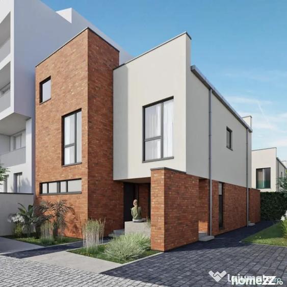 Casă cu 7 camere cu Teren 250 Mp în Central