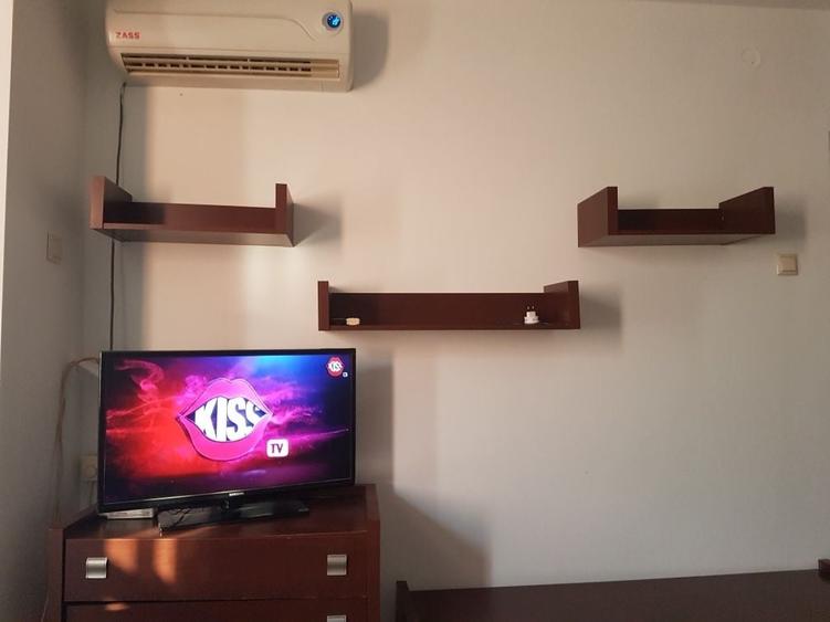 Apartament cu 3 camere semidecomandat în Albești