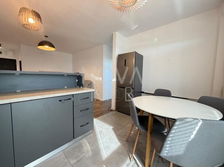 Apartament cu 3 camere semidecomandat, mobilat în Exterior Vest
