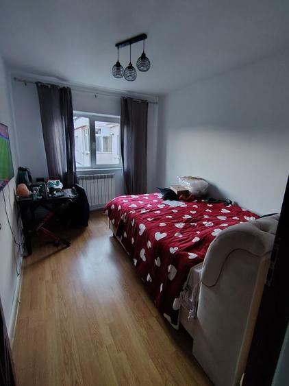 Apartament cu 4 camere decomandat în Alexandru cel Bun