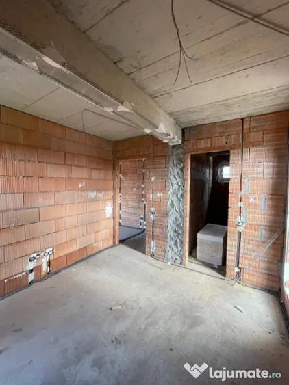 Apartament cu 2 camere semidecomandat în Independenței