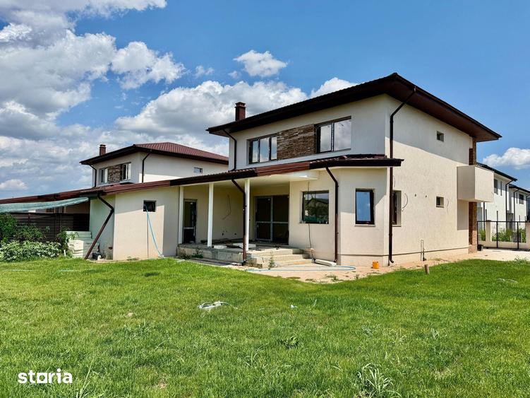 Casă cu 5 camere cu Teren 650 Mp în Odăi