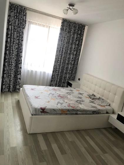 Apartament cu 4 camere decomandat în Soarelui