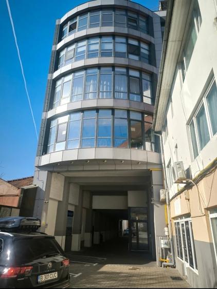 Birou, de 22 mp, în Central