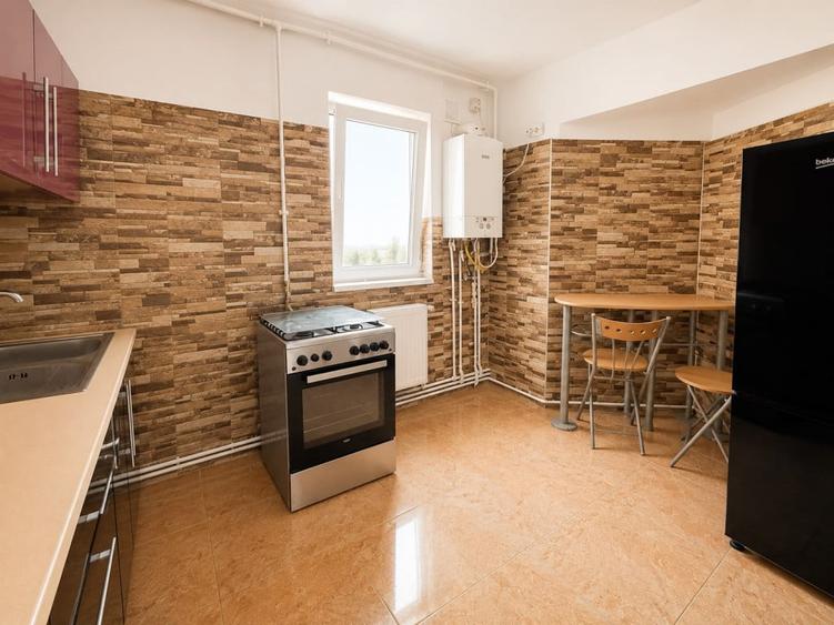 Apartament cu 3 camere decomandat în Trocadero