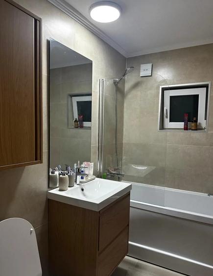 Apartament cu 4 camere decomandat în Otopeni